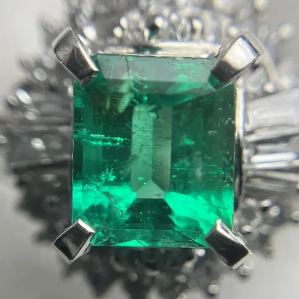 エメラルド　0.94ct