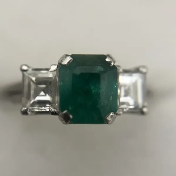 エメラルド　0.51ct