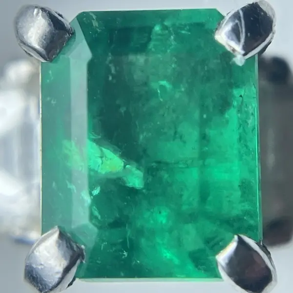 エメラルド　0.63ct