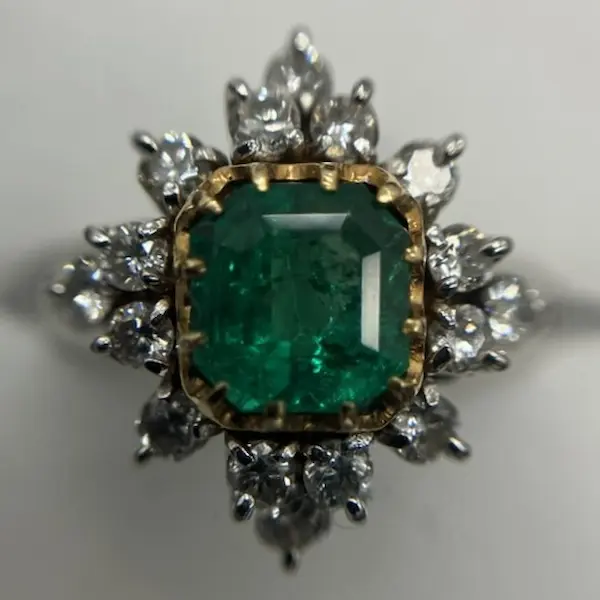 エメラルド　0.87ct