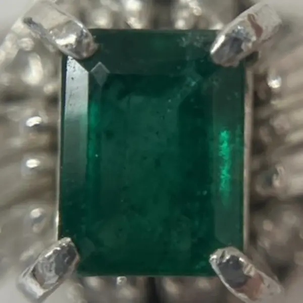エメラルド　0.65ct