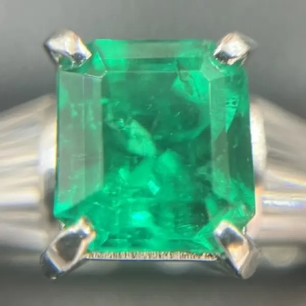 エメラルド　1.01ct