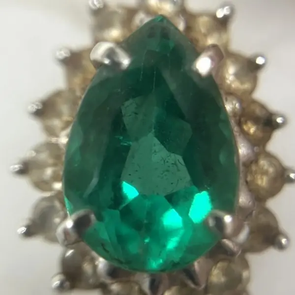 エメラルド　0.95ct