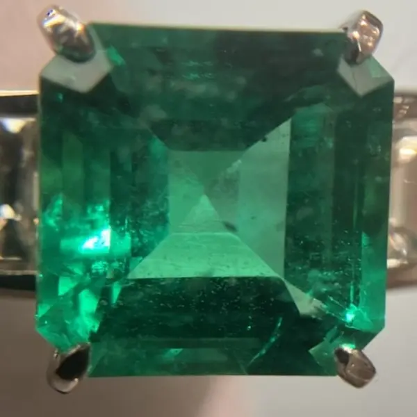 エメラルド　2.77ct