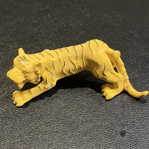 K22 虎の置物