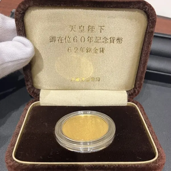 天皇陛下御在位60年記念10万円金貨